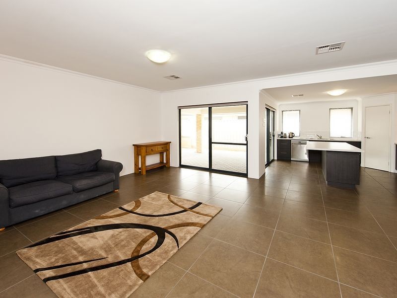 71 The Promenade, Wattle Grove WA 6107