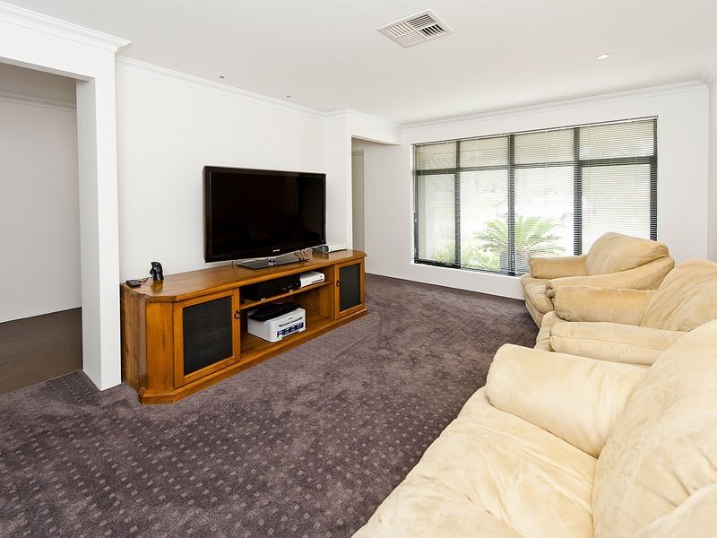71 The Promenade, Wattle Grove WA 6107