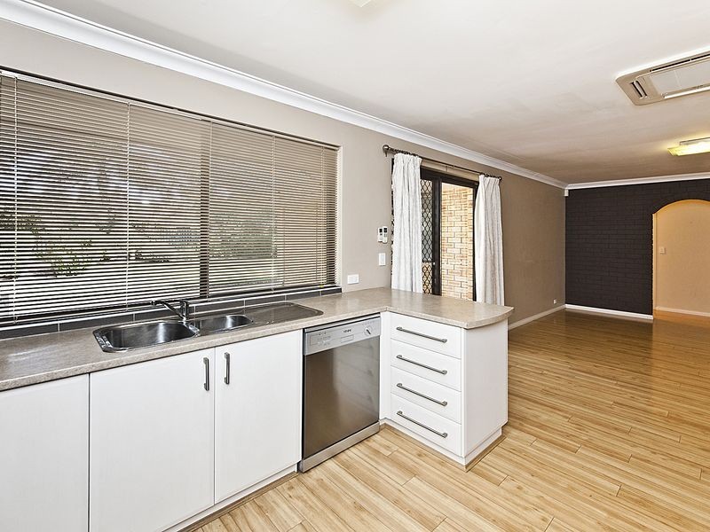 32 Calluna Way, Forrestfield WA 6058