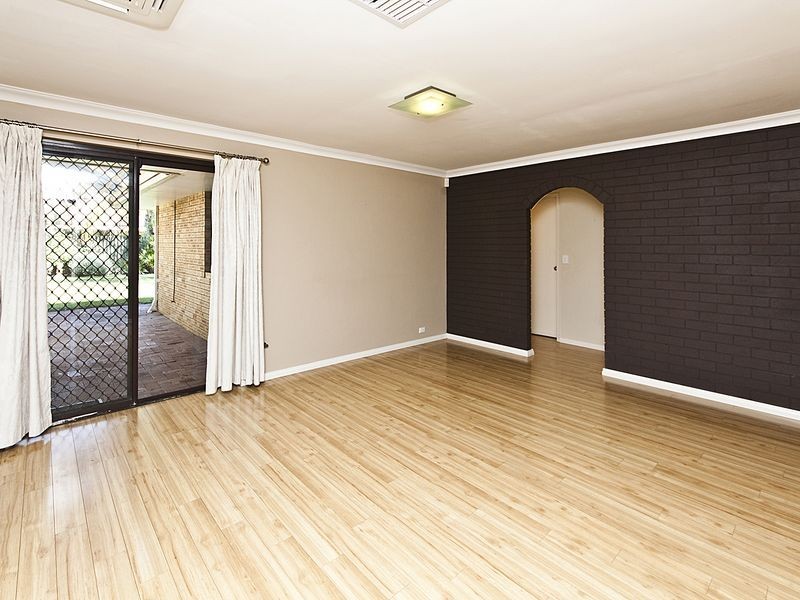 32 Calluna Way, Forrestfield WA 6058