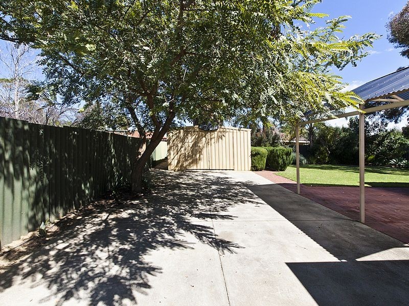 32 Calluna Way, Forrestfield WA 6058