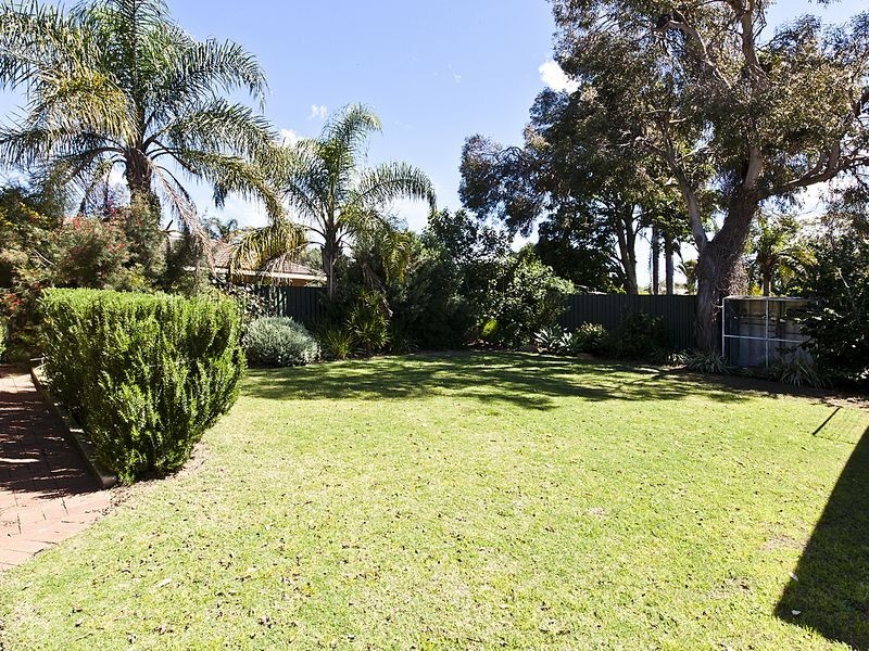 32 Calluna Way, Forrestfield WA 6058