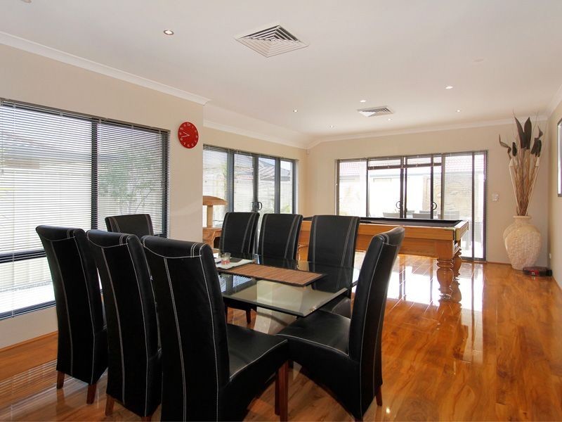 24 Magnesia Road, Wattle Grove WA 6107