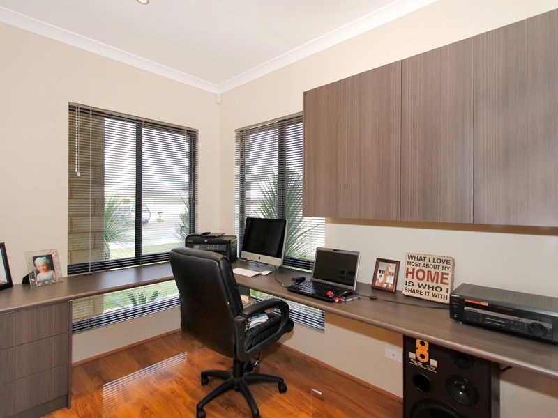24 Magnesia Road, Wattle Grove WA 6107