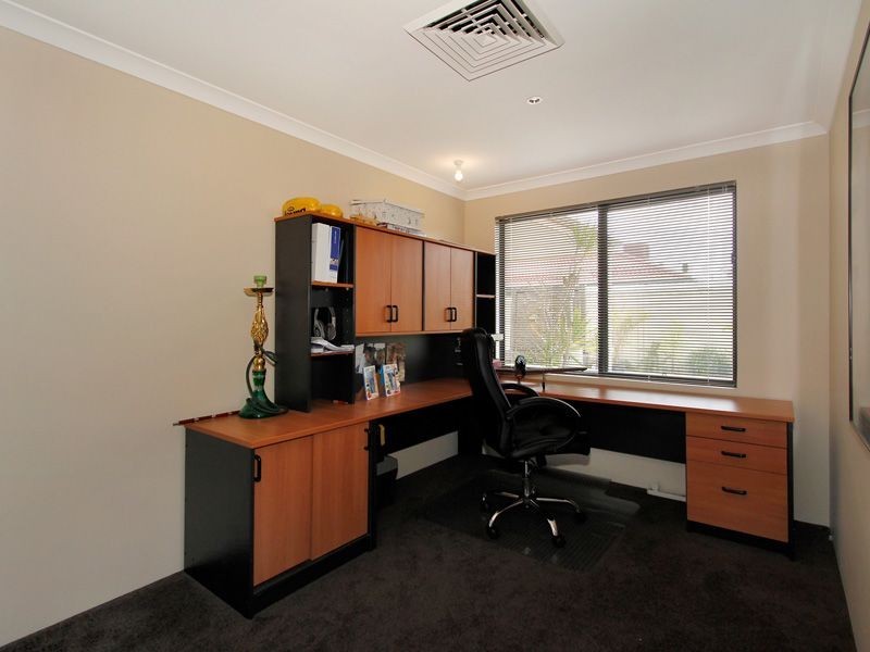 24 Magnesia Road, Wattle Grove WA 6107