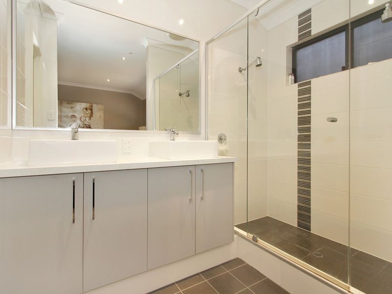 24 Magnesia Road, Wattle Grove WA 6107