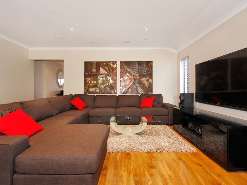 24 Magnesia Road, Wattle Grove WA 6107
