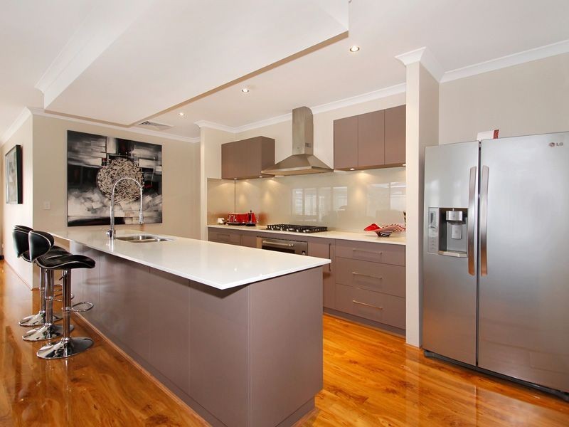 24 Magnesia Road, Wattle Grove WA 6107