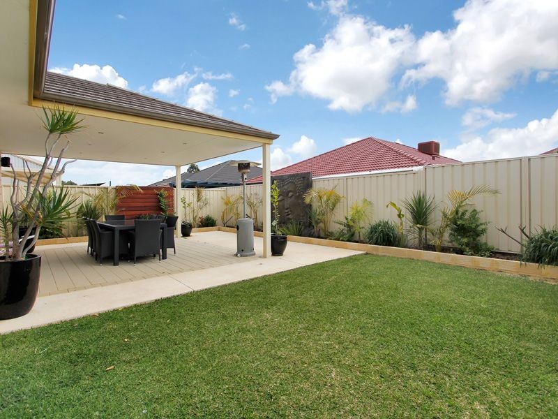 24 Magnesia Road, Wattle Grove WA 6107