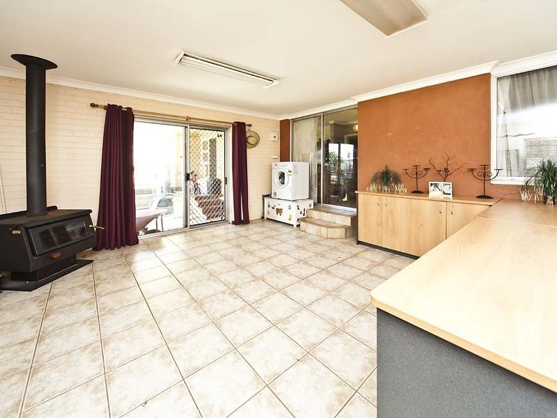 11 Wakefield Road, High Wycombe WA 6057
