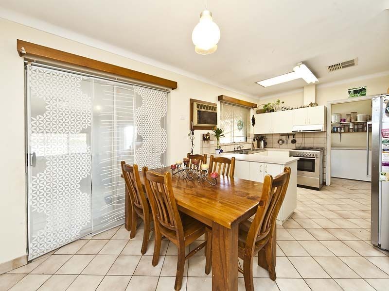 11 Wakefield Road, High Wycombe WA 6057