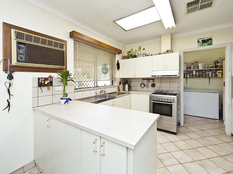 11 Wakefield Road, High Wycombe WA 6057