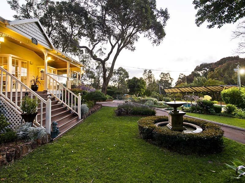 74 Davies Crescent, Gooseberry Hill WA 6076