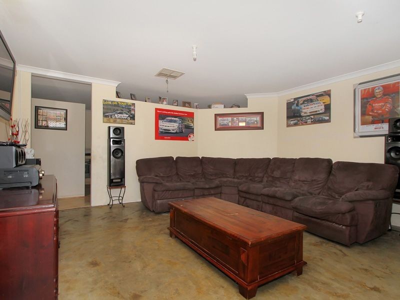 2 Mica Mews, Wattle Grove WA 6107