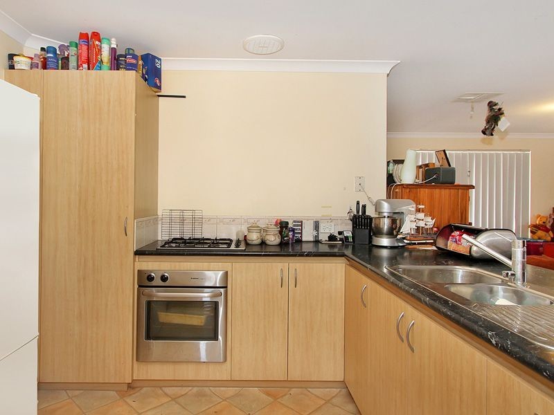 2 Mica Mews, Wattle Grove WA 6107