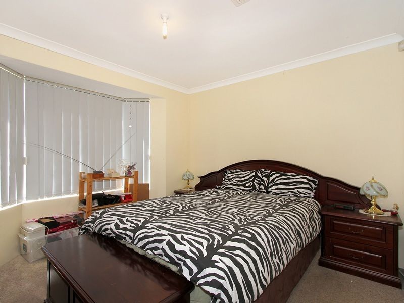 2 Mica Mews, Wattle Grove WA 6107
