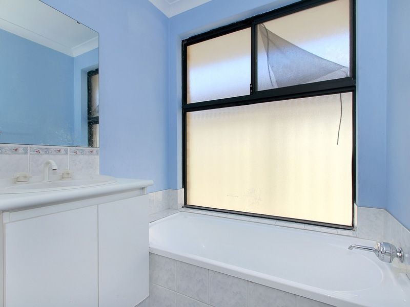 2 Mica Mews, Wattle Grove WA 6107