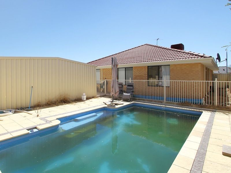 2 Mica Mews, Wattle Grove WA 6107