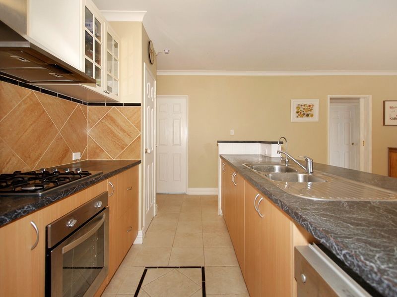 15 Merlin Way, Wattle Grove WA 6107