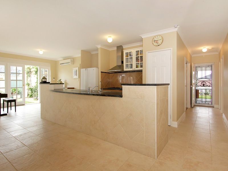 15 Merlin Way, Wattle Grove WA 6107