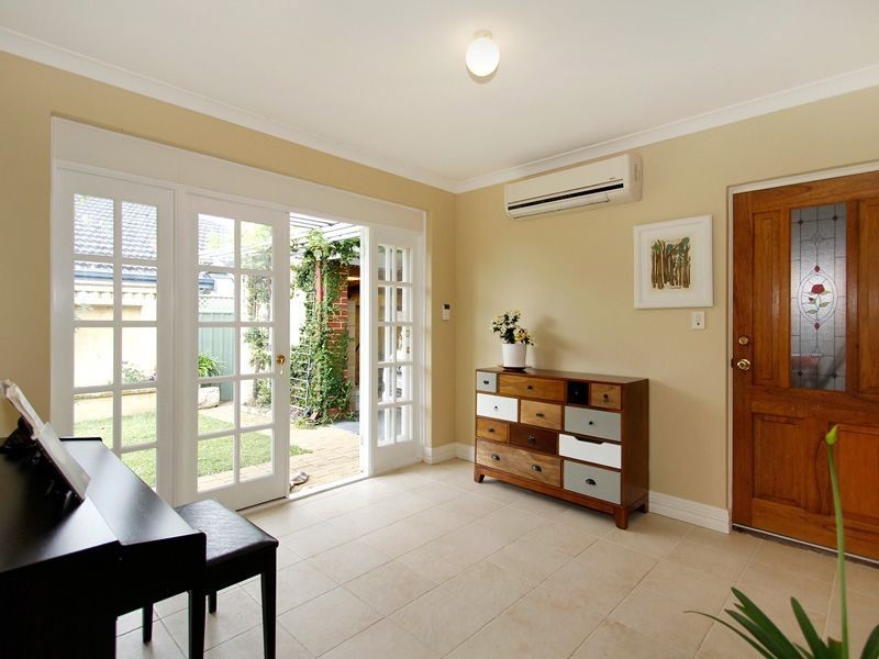 15 Merlin Way, Wattle Grove WA 6107