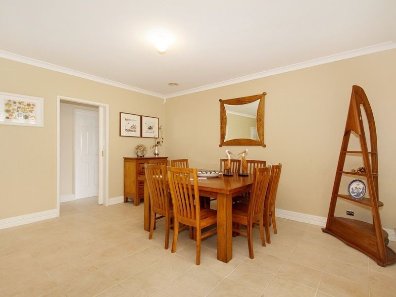 15 Merlin Way, Wattle Grove WA 6107