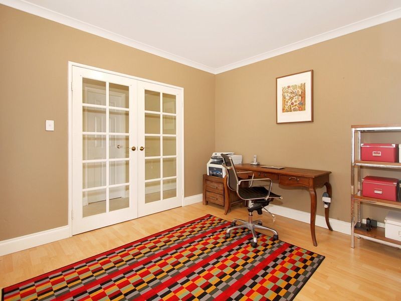 15 Merlin Way, Wattle Grove WA 6107