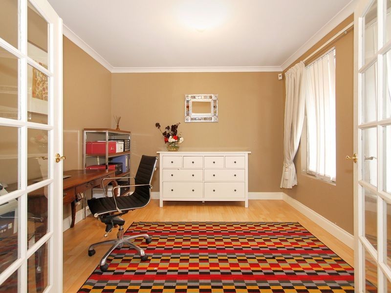 15 Merlin Way, Wattle Grove WA 6107