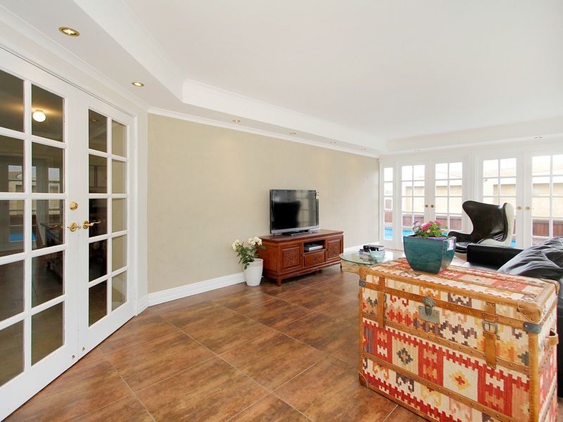 15 Merlin Way, Wattle Grove WA 6107