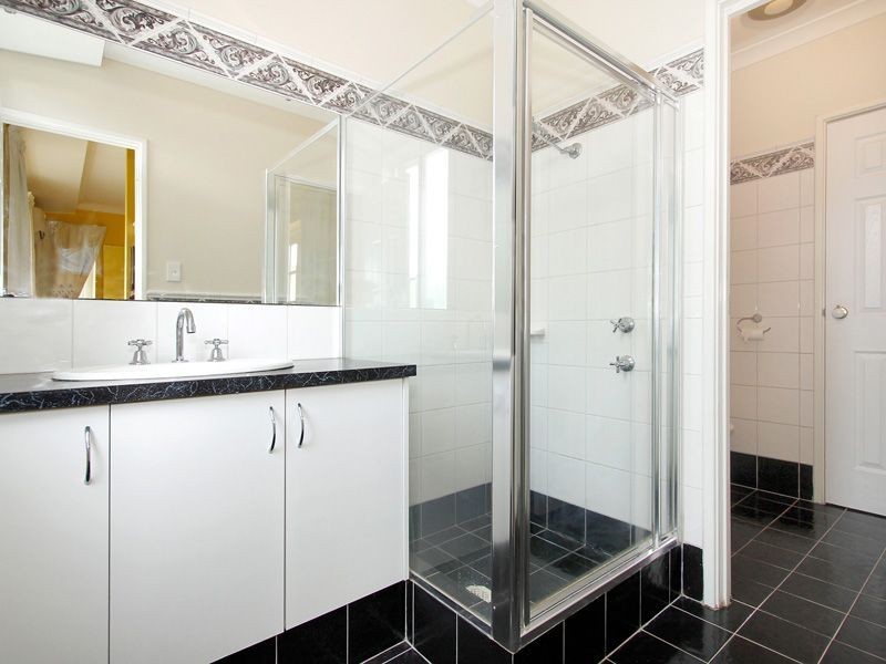 15 Merlin Way, Wattle Grove WA 6107