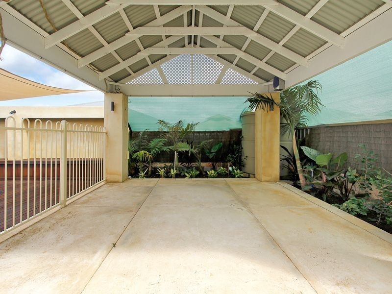 15 Merlin Way, Wattle Grove WA 6107