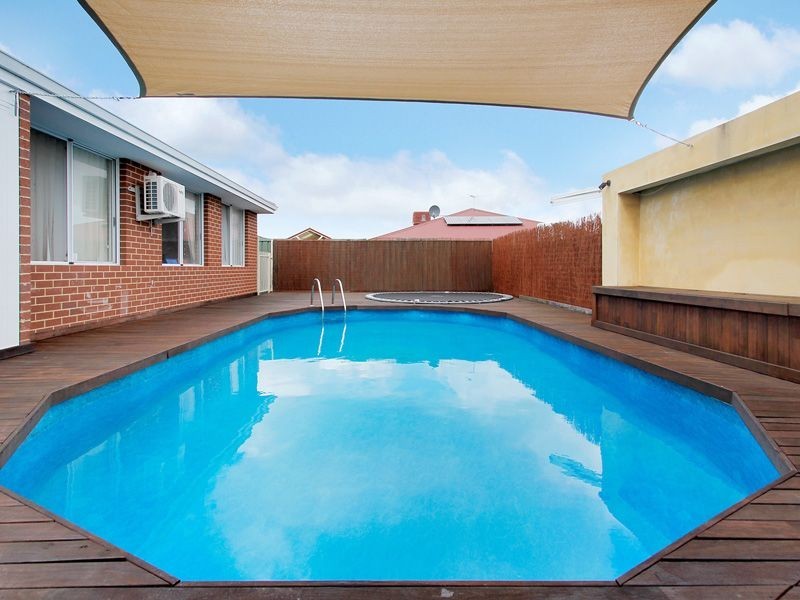 15 Merlin Way, Wattle Grove WA 6107