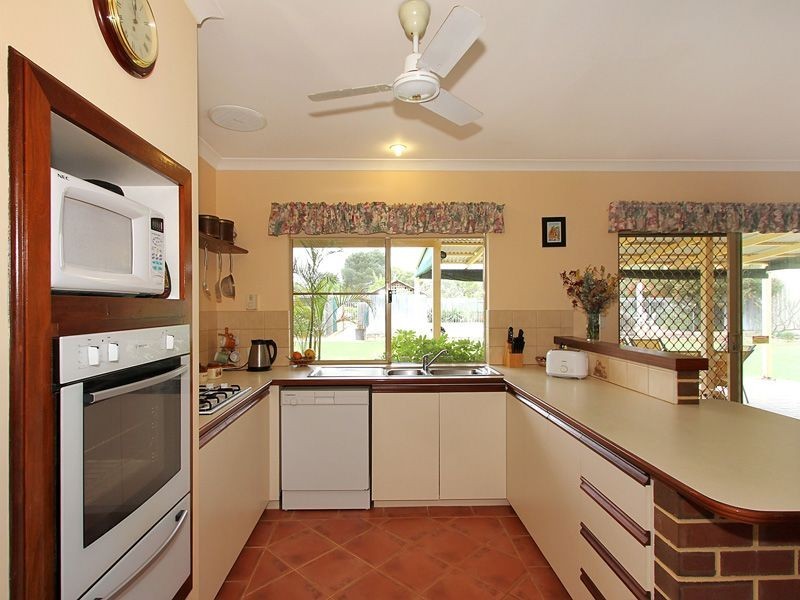 56 Victoria Road, Wattle Grove WA 6107