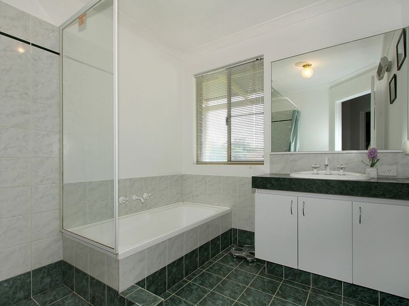 56 Victoria Road, Wattle Grove WA 6107