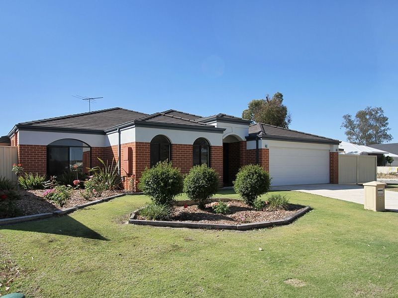 2 Kalari Drive, Wattle Grove WA 6107