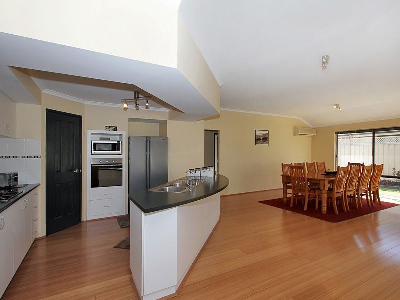 2 Kalari Drive, Wattle Grove WA 6107