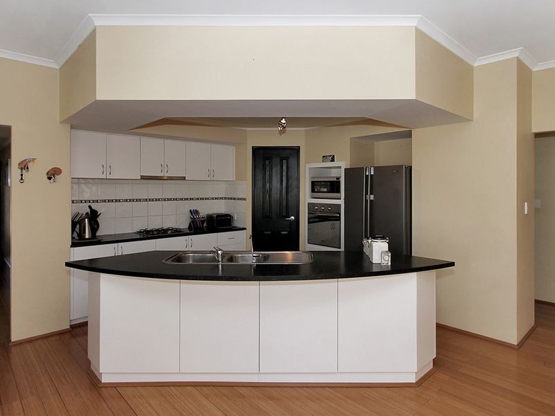 2 Kalari Drive, Wattle Grove WA 6107