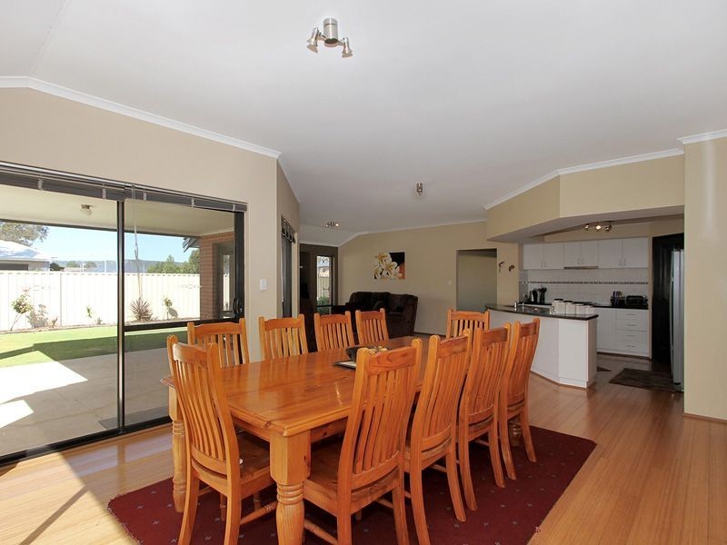 2 Kalari Drive, Wattle Grove WA 6107