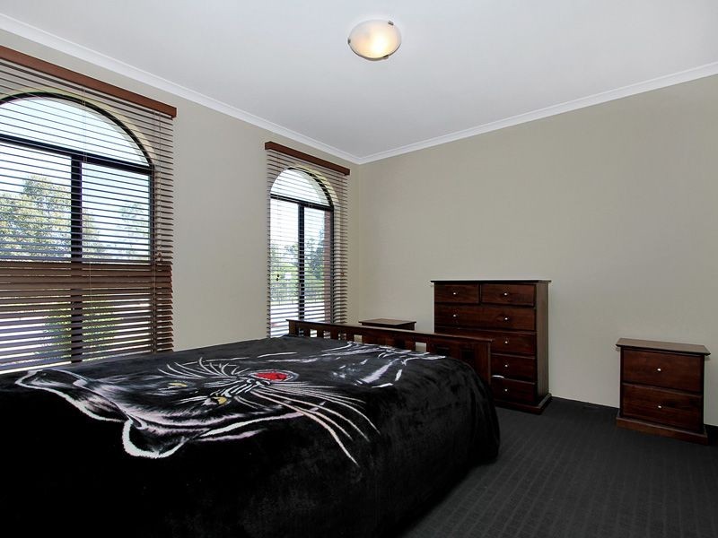 2 Kalari Drive, Wattle Grove WA 6107