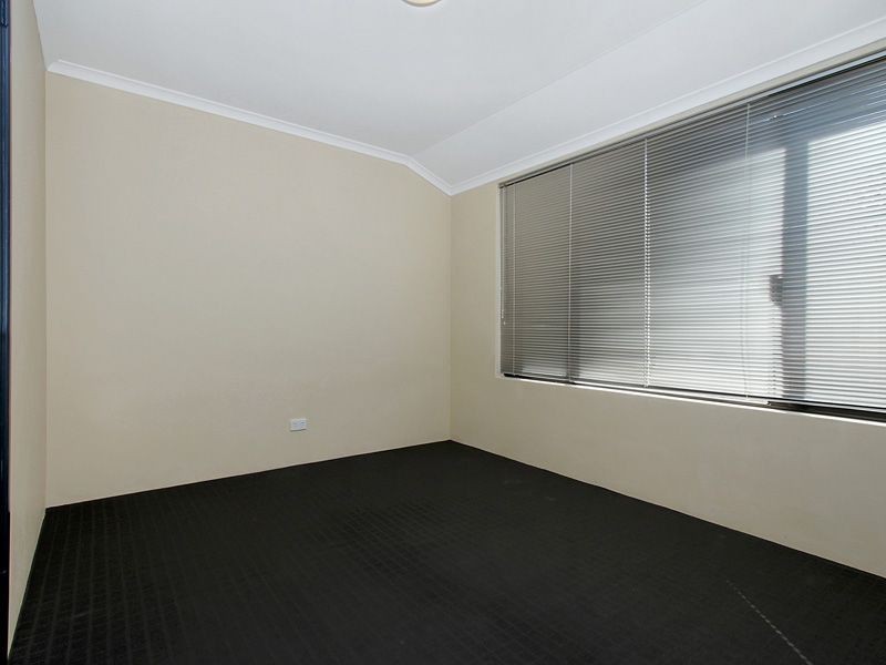 2 Kalari Drive, Wattle Grove WA 6107