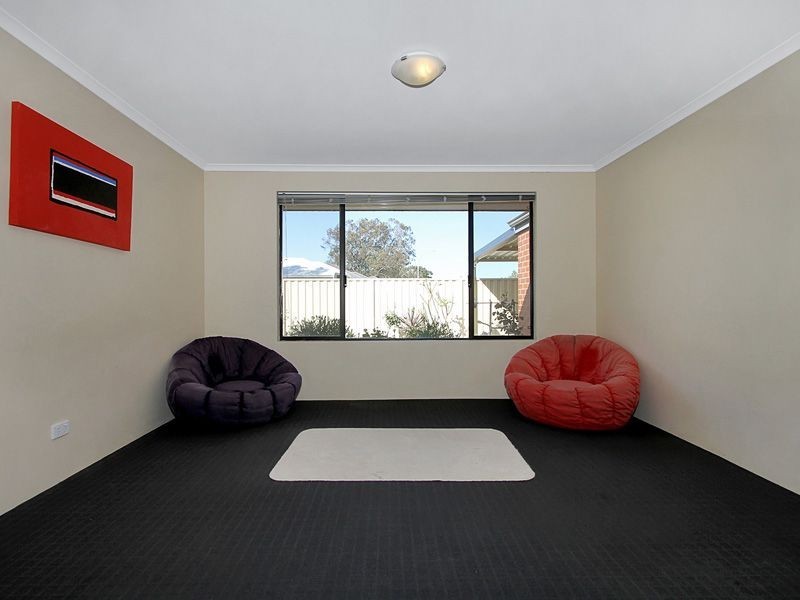 2 Kalari Drive, Wattle Grove WA 6107