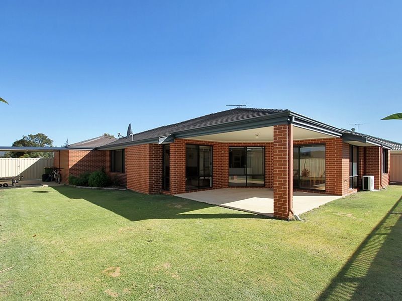 2 Kalari Drive, Wattle Grove WA 6107