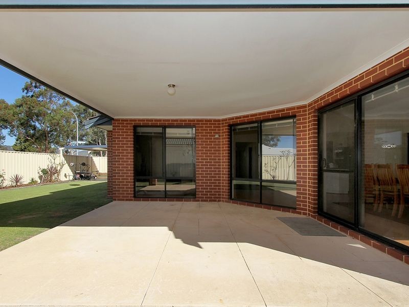 2 Kalari Drive, Wattle Grove WA 6107