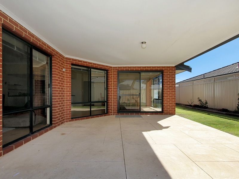 2 Kalari Drive, Wattle Grove WA 6107