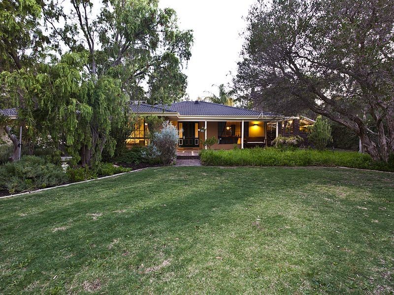 14 Hawkvalley Crescent, Maida Vale WA 6057