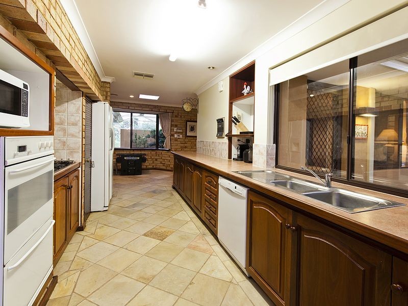 14 Hawkvalley Crescent, Maida Vale WA 6057