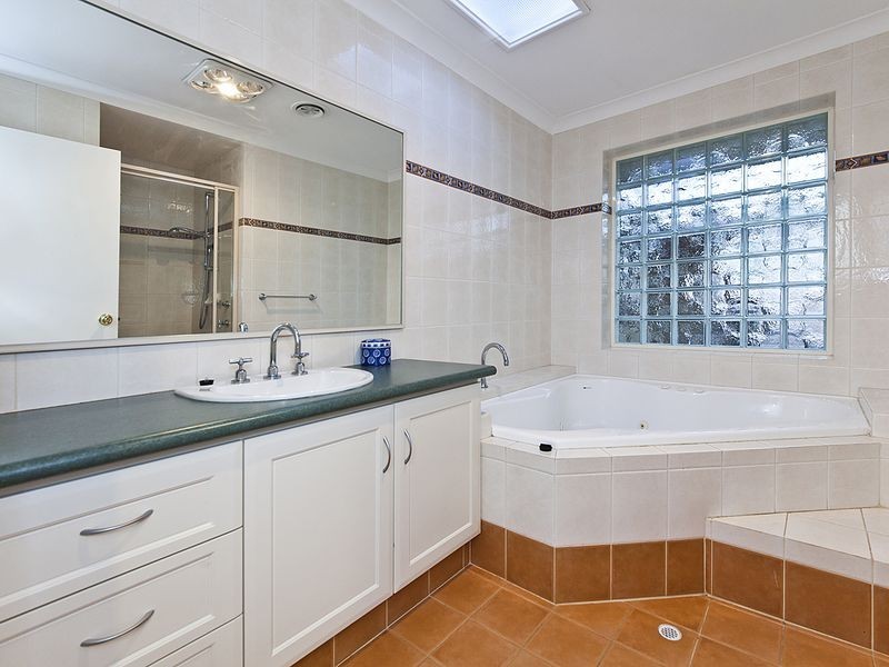 14 Hawkvalley Crescent, Maida Vale WA 6057