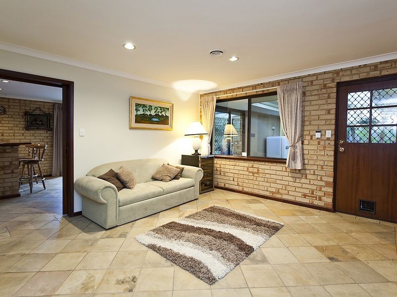 14 Hawkvalley Crescent, Maida Vale WA 6057