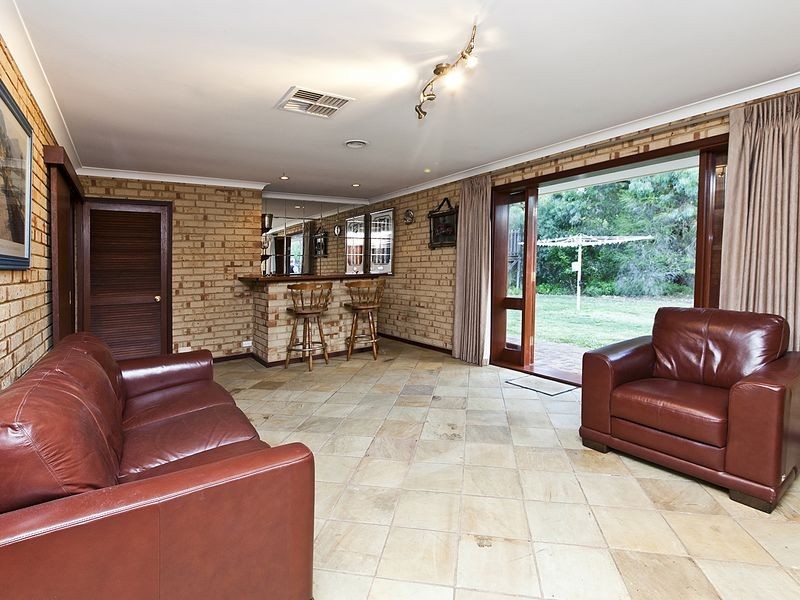 14 Hawkvalley Crescent, Maida Vale WA 6057
