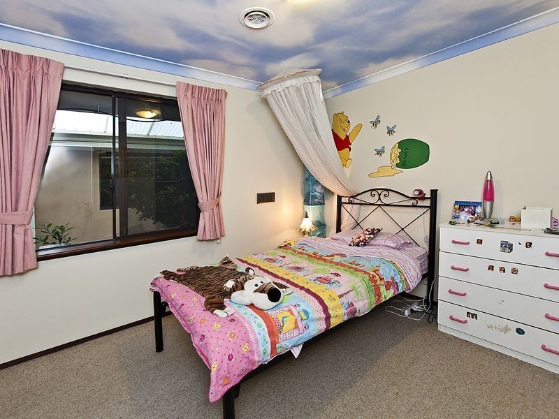 14 Hawkvalley Crescent, Maida Vale WA 6057